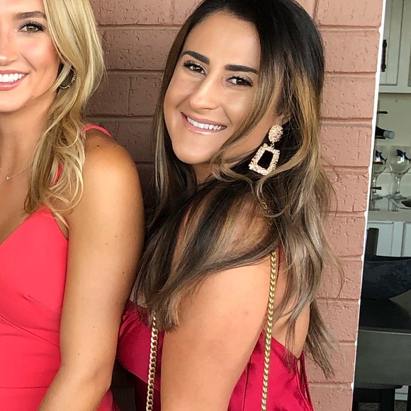 Gold square statement earrings - Picture 3 of 5